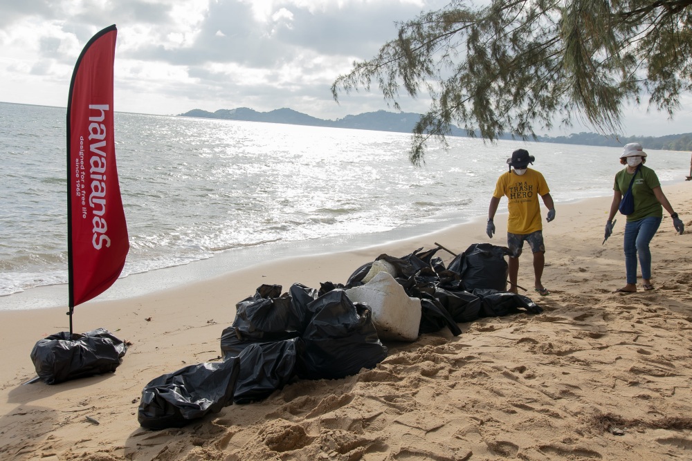 Sustainability, Beach Clean Up, Rayong Dive Center, อนุรักษ์ธรรมชาติ, ฮาวายานัส, แคมเปญรักษ์โลกอย่างยั่งยืน, กิจกรรมเก็บขยะริมชายหาด