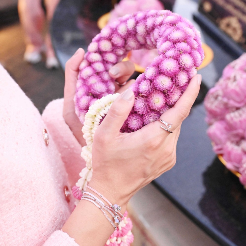 วาราลักษมี วรัทตัม, RAVIPA, ถวายดอกไม้แก่พระแม่ลักษมี, สมาคมผู้ประกอบวิสาหกิจในย่านราชประสงค์, วันแห่งการบูชาองค์พระแม่ลักษมี, เทวีแห่งความมั่งคั่งร่ำรวย, เป็นศรีแห่งทรัพย์, ประทานพรแห่งรัก