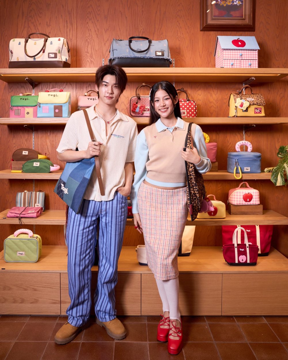 Tagi., แบรนด์สุดคิวท์จากจีน, Tagi. Sabaai House, ศูนย์การค้าเซ็นทรัลเวิลด์, ตี๋ตี๋ - วันพิชิต นิมิตภาคภูมิ, ใบปอ - ธิติยา จิระพรศิลป์
